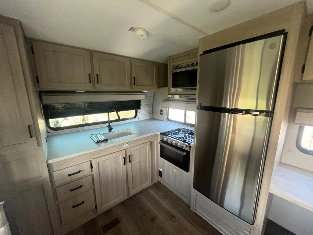 2024 Coachmen Catalina Legacy Edition 333FKTS, Photos photo 22