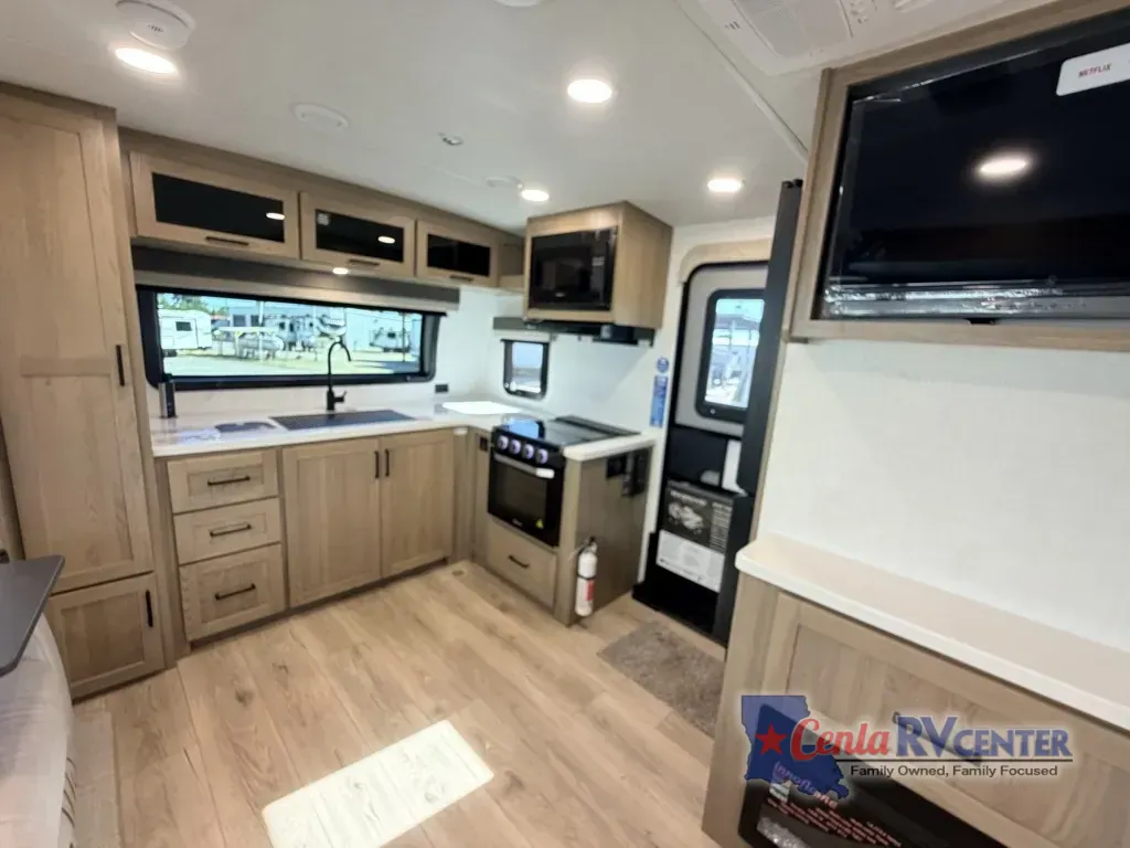 2027 Forest River Rockwood Mini Lite 2506FK — Photo 5