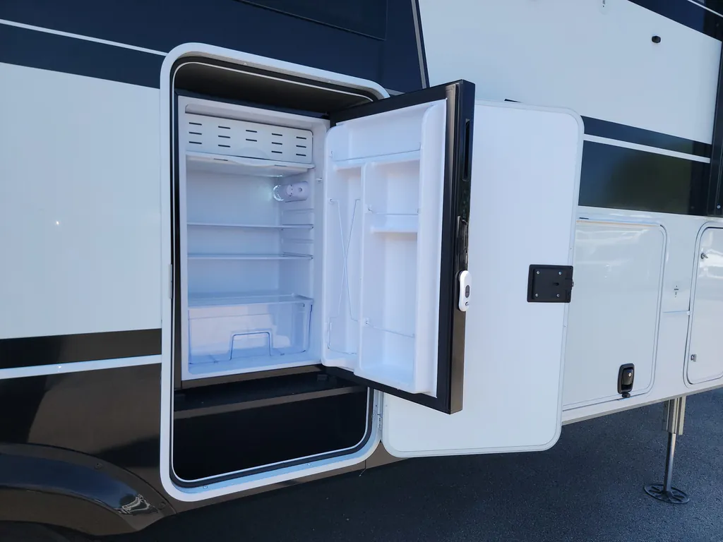 2025 Brinkley Model Z 2670, Photos photo 8