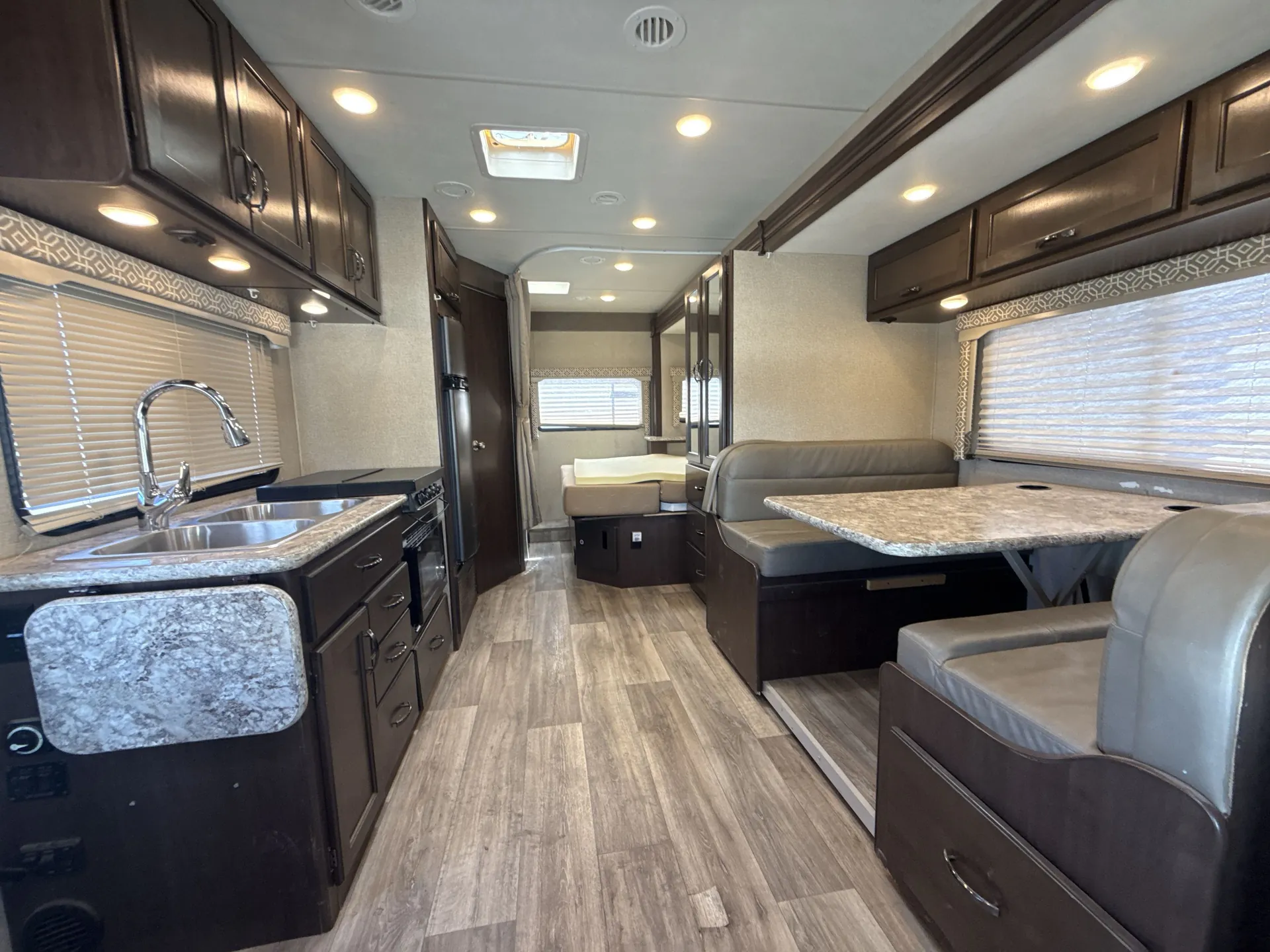 2018 Thor Motor Coach Freedom Elite 24FE — living area main