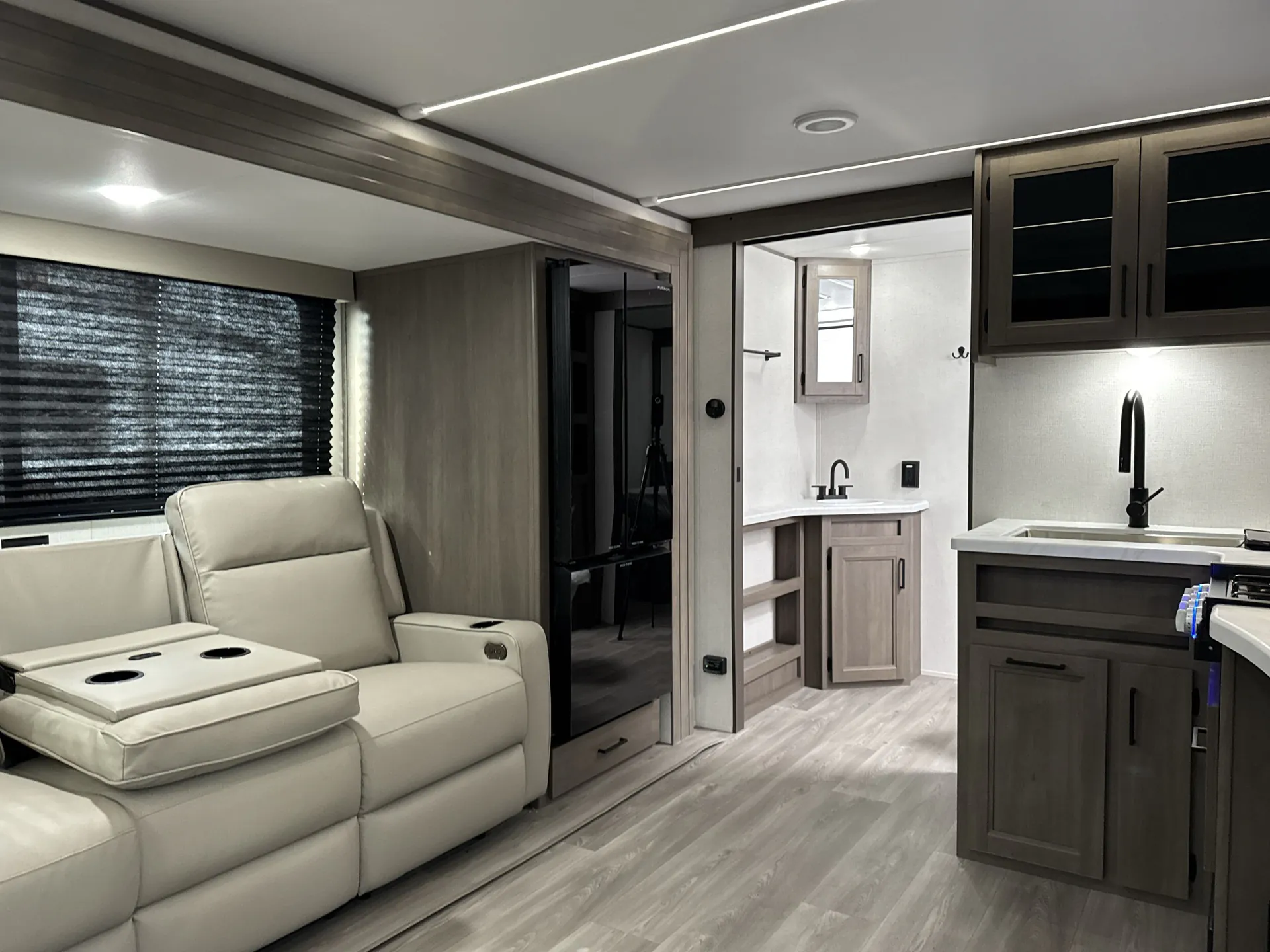 2025 Grand Design Transcend 245RLT — wide interior living