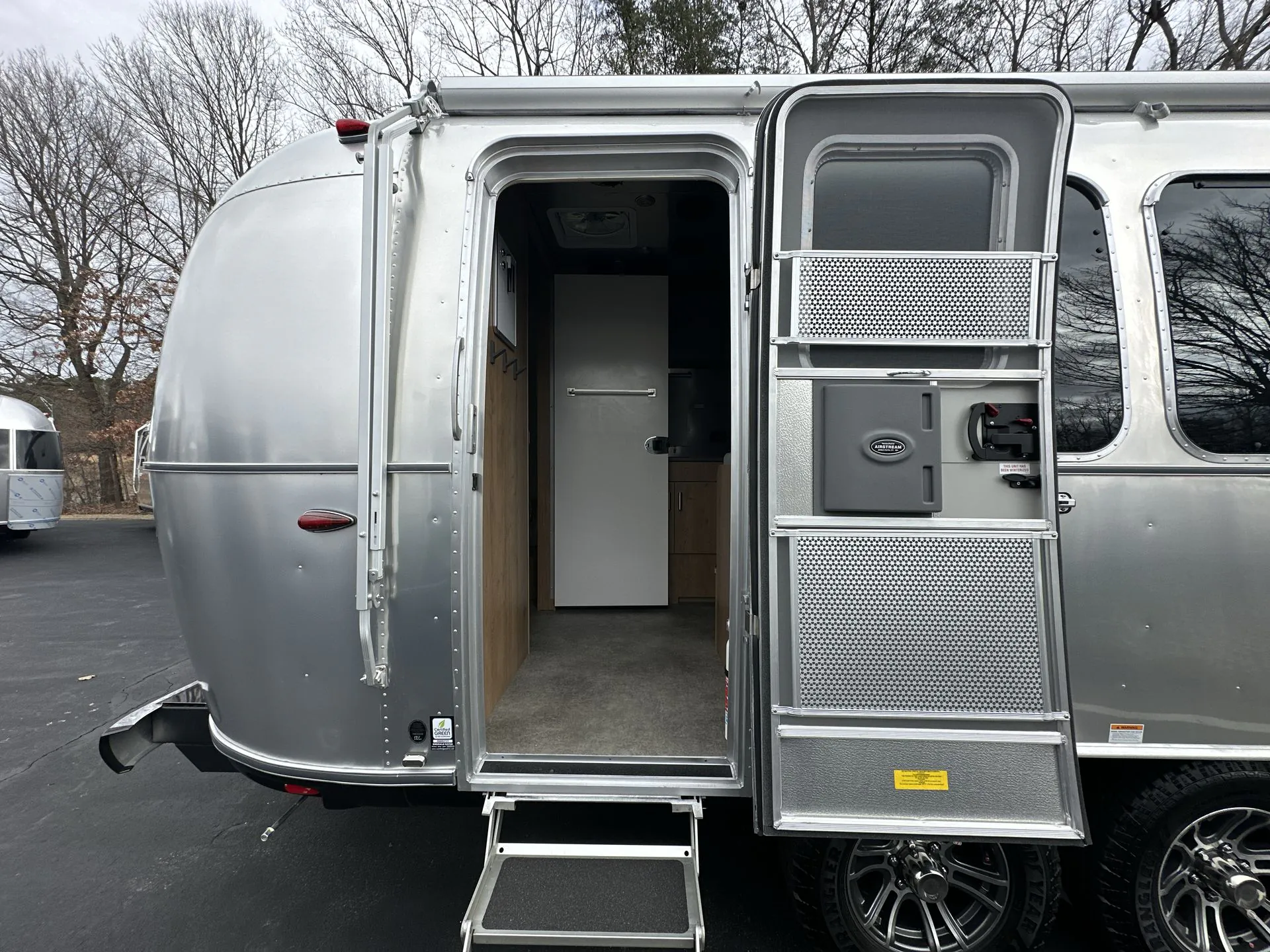 2025 Airstream Trade Wind 23FB - Photo 3