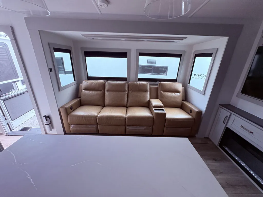 2025 Brinkley Model Z AIR 295, Photos photo 9