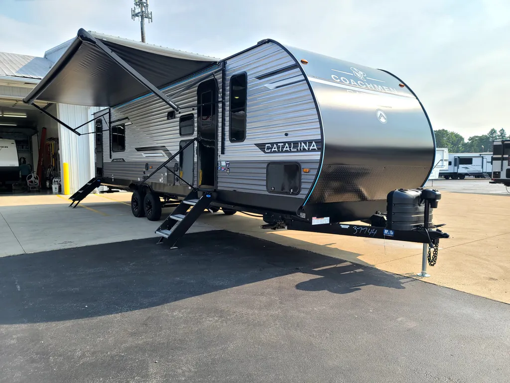 2027 Coachmen Catalina Legacy Edition 333DBDSCK, Photos photo 11