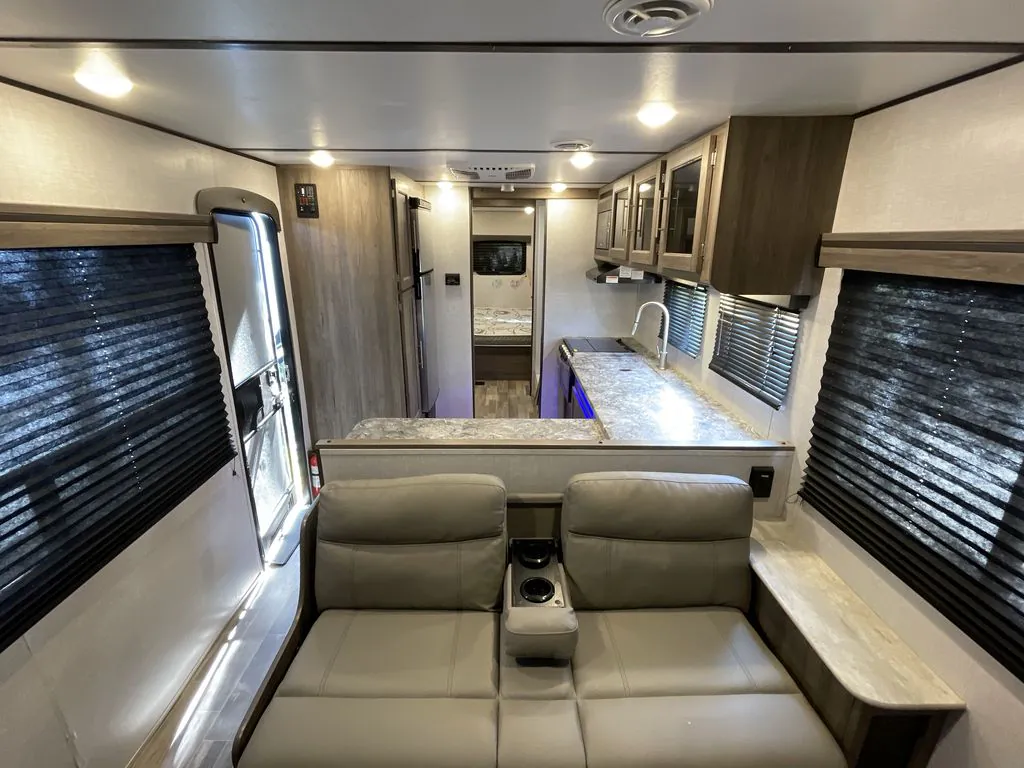 2021 CrossRoads Zinger Lite 259FL - Photo 4