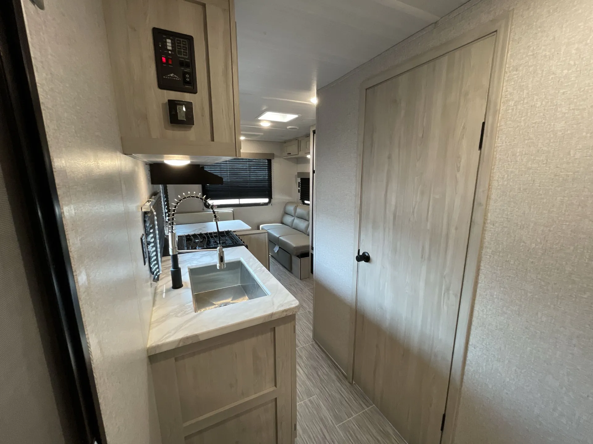 2022 East to West Silver Lake 20KRD — living area main