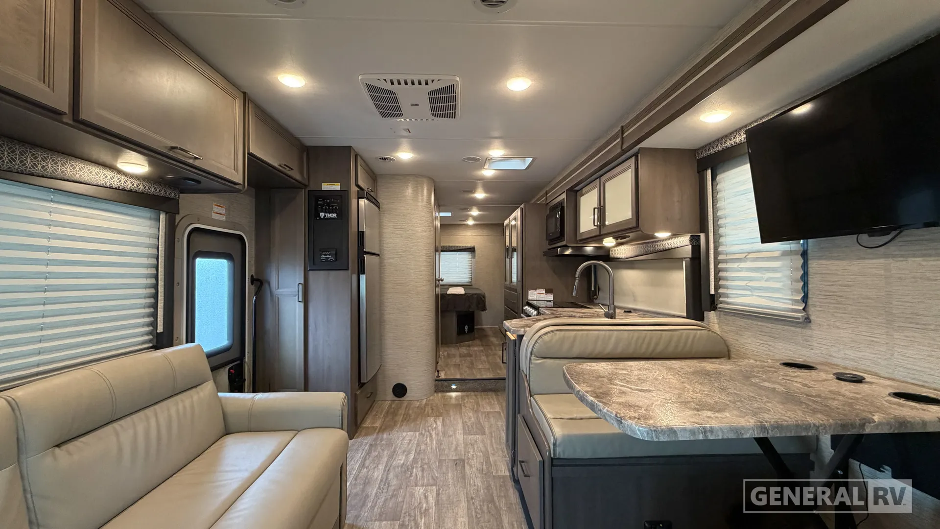 2023 Thor Motor Coach Quantum SE SE31 - Photo 3