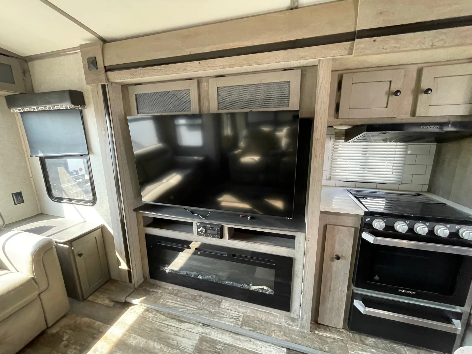 2020 Keystone Outback 328RL - Photo 3