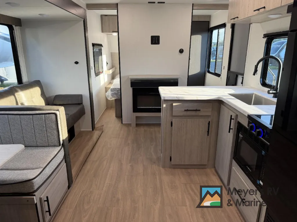2027 East to West Della Terra 280BH, Photos photo 7