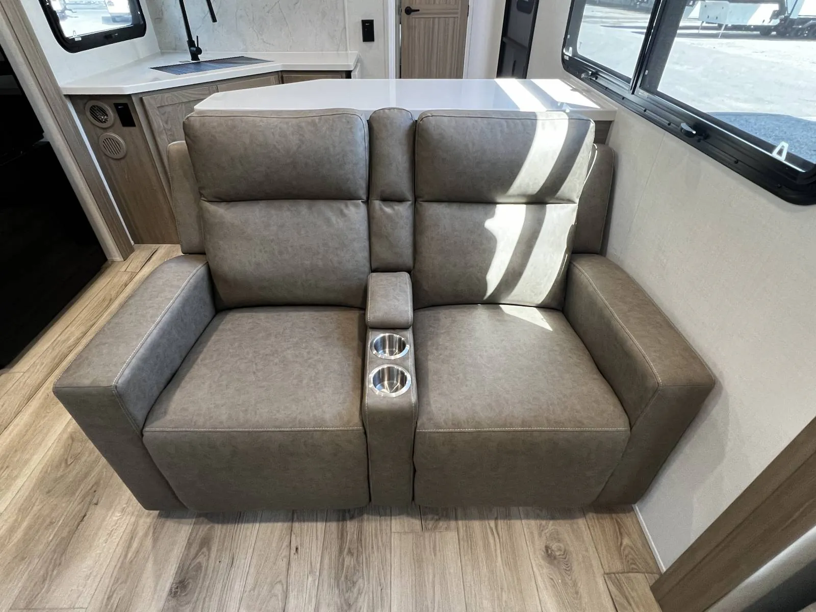 2027 Forest River Rockwood Ultra Lite 2921RL — Photo 7