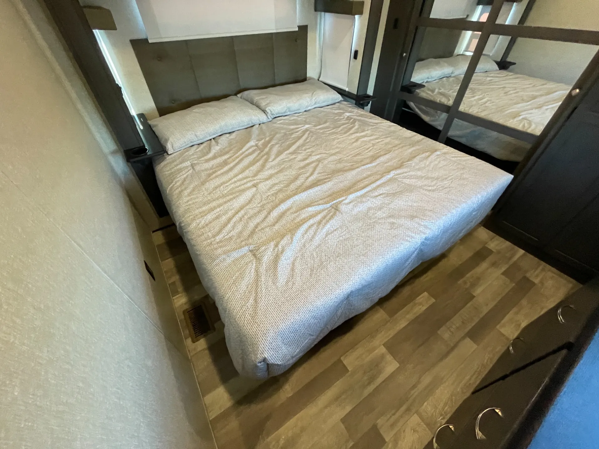 2024 Coachmen Brookstone 374RK - Photo 4