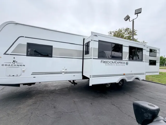 2026 Coachmen Freedom Express Liberty Edition 330BHJJ - Photo 4