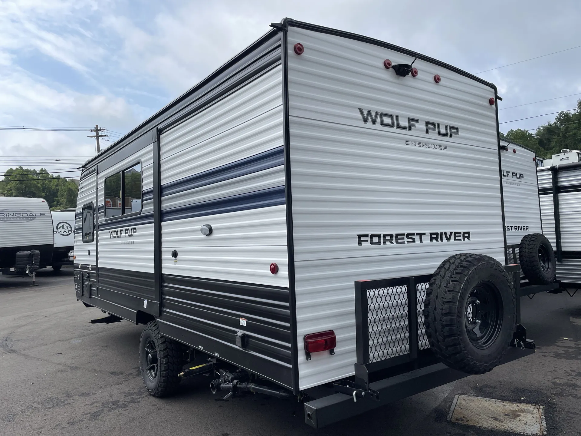 2027 Forest River Cherokee Wolf Pup 17JW — off campside