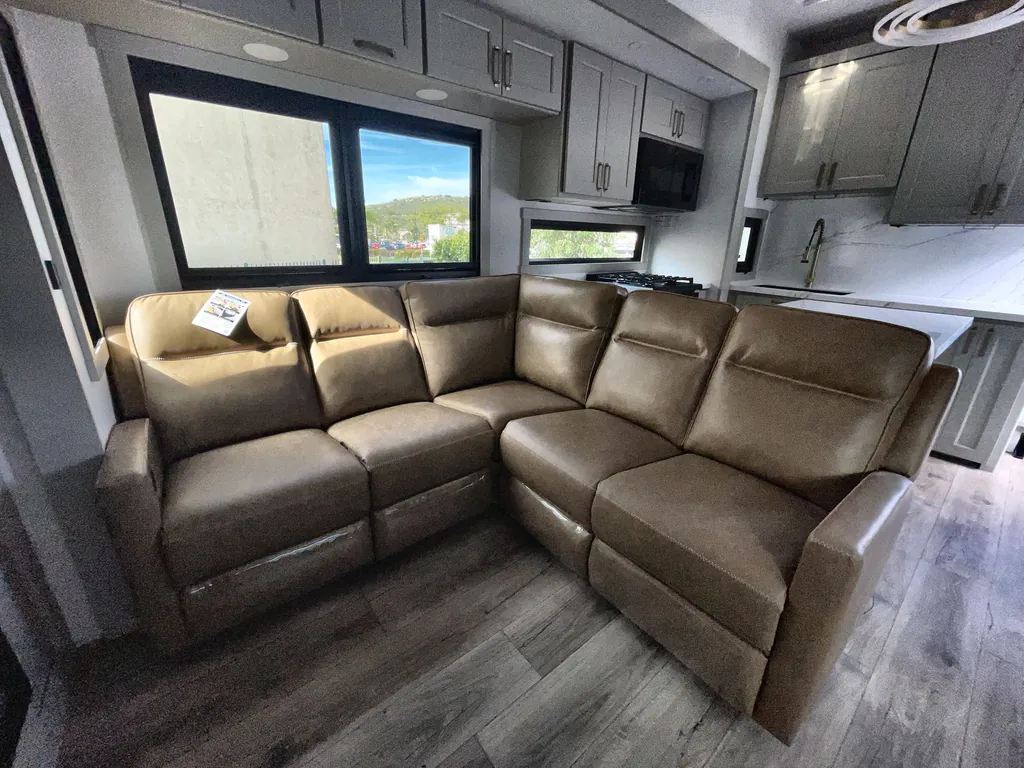 2026 Brinkley Model G 4150, Photos photo 15