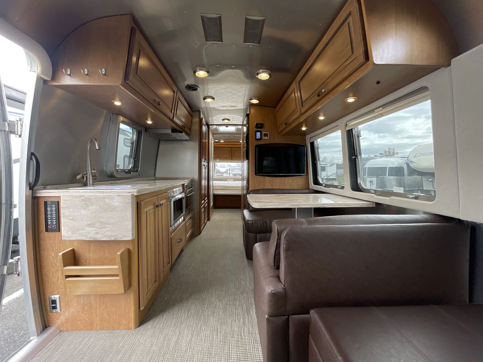 2017 airstream Classic 30 — living area main