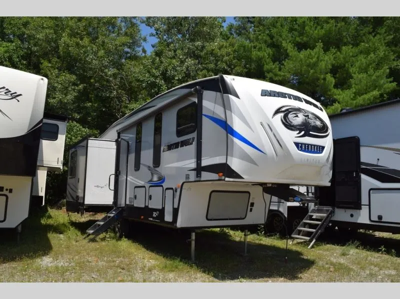2019 Forest River RV Arctic Wolf 295QFL - Photo 3