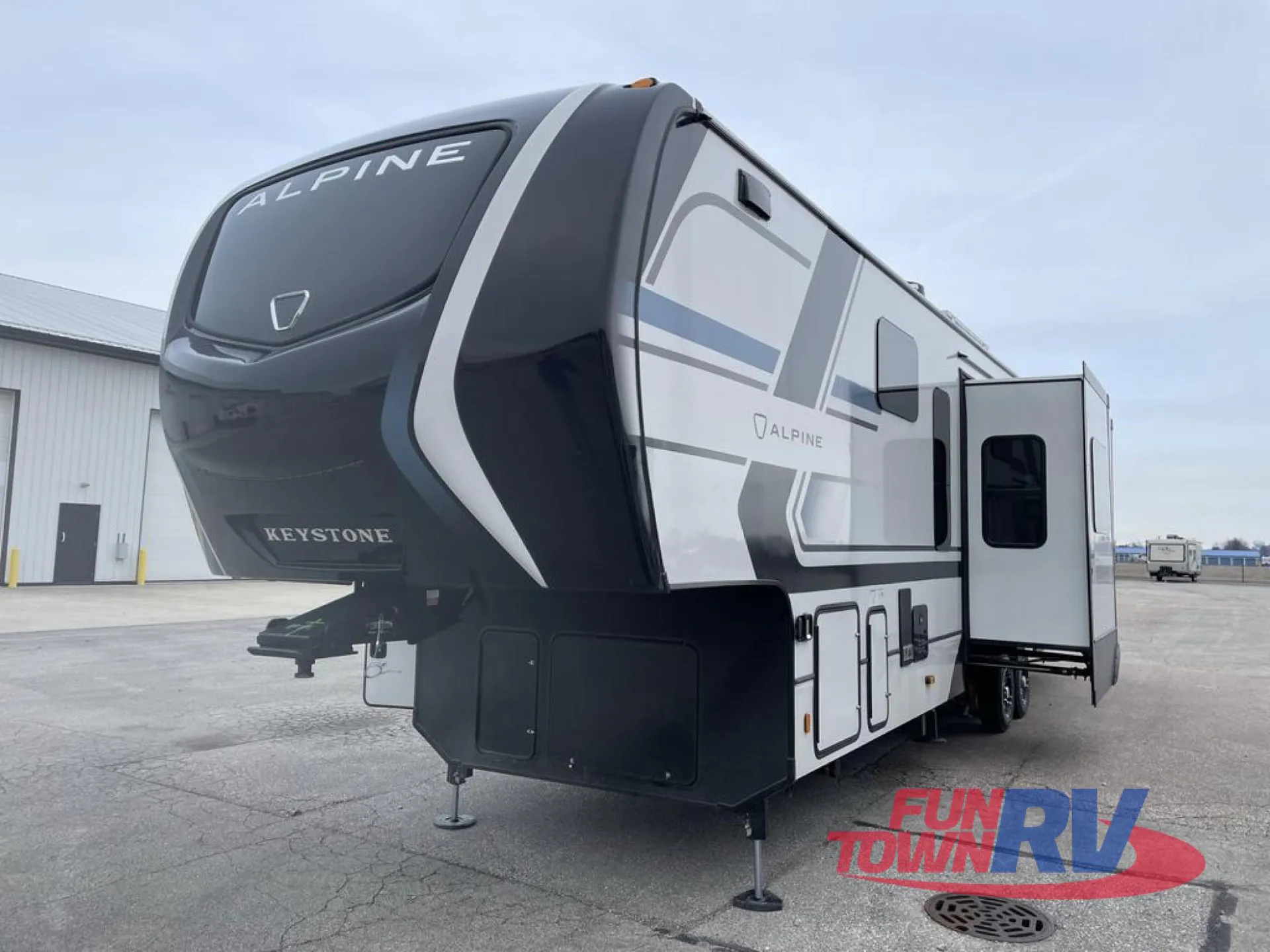 2026 Keystone Alpine 3820FK - Photo 4