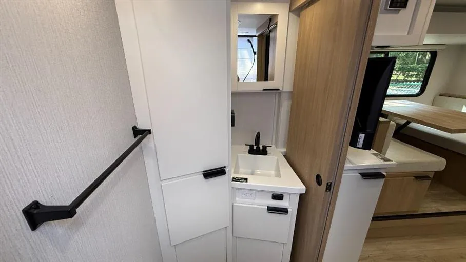 2027 Winnebago Micro Minnie 2108DS, Photos photo 19