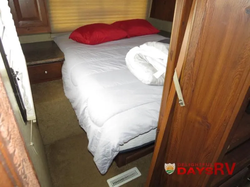 2010 Forest River RV Rockwood Signature Ultra Lite 8316SS - Photo 2