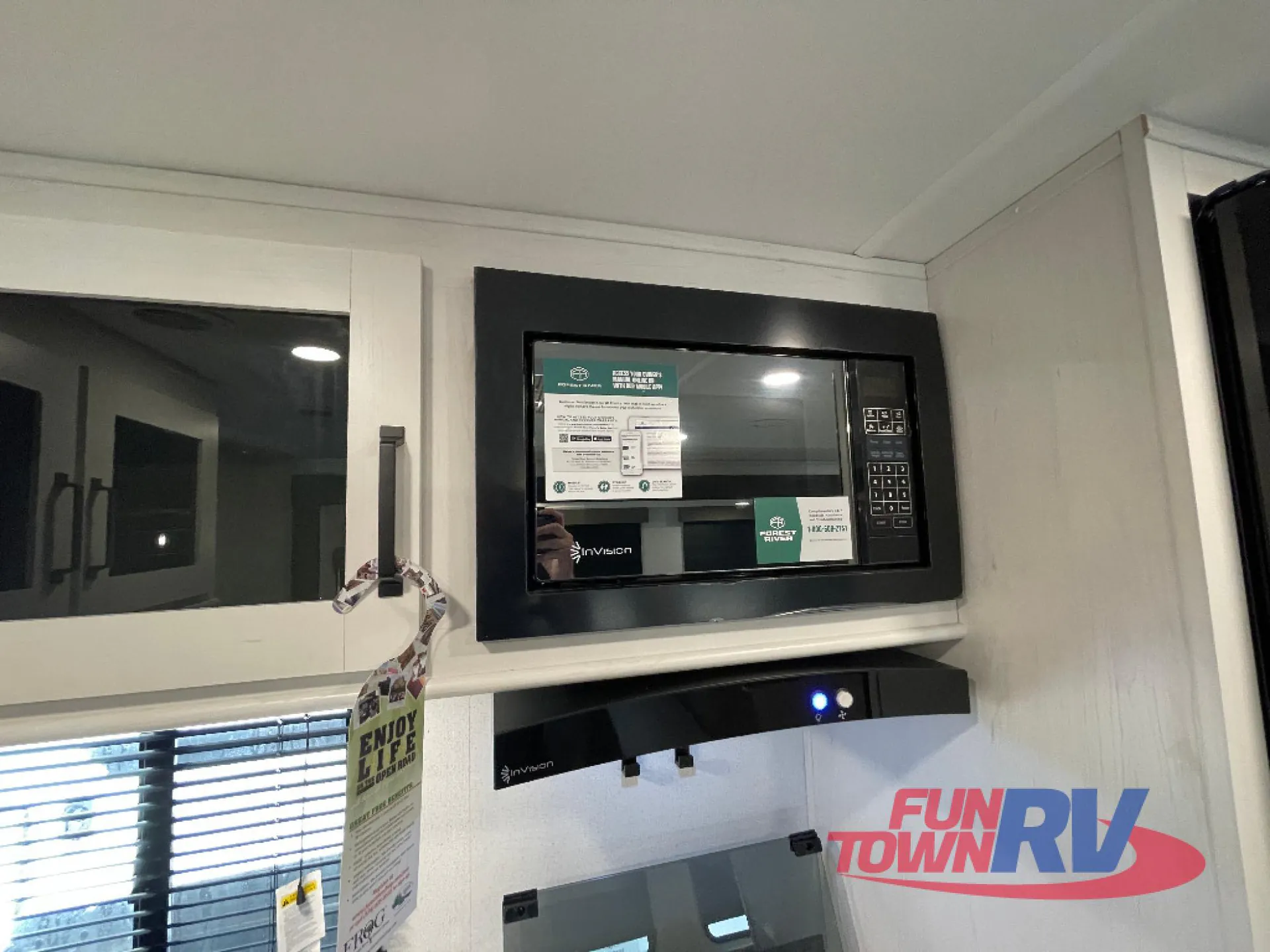 2026 Forest River Solaire 3150TBSS - Photo 3
