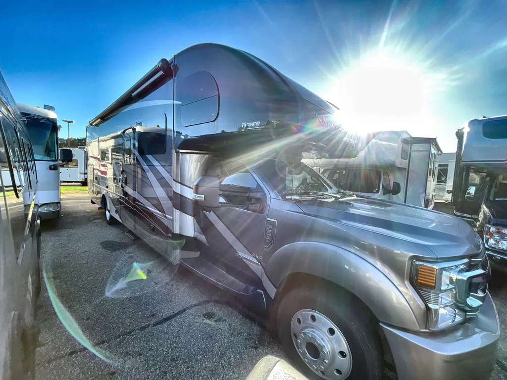 2022 Thor Motor Coach Magnitude RS36, Photos photo 5