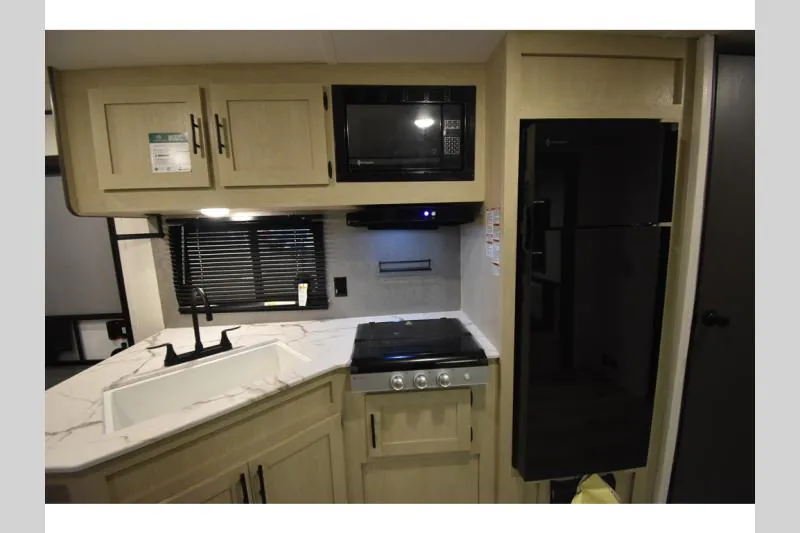 2026 Shasta RVs i-5 Edition 527BHS, Photos photo 12