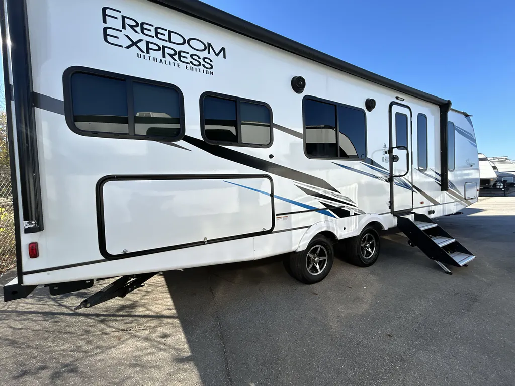 2023 Coachmen Freedom Express Ultra Lite 274RKS, Photos photo 13