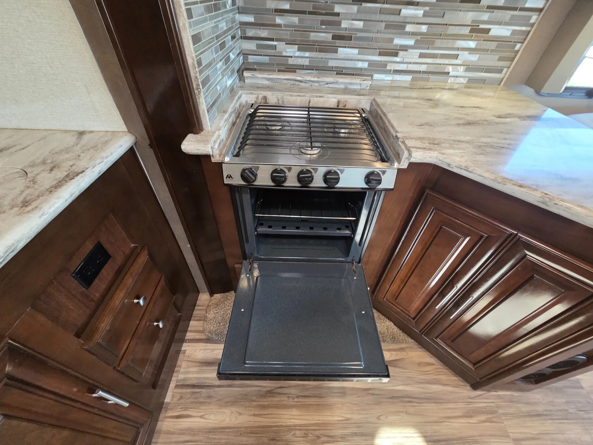 2018 Forest River Georgetown Xl 378TS — Photo 5