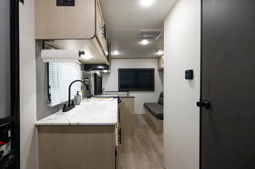 2025 Shasta RVs i-5 Edition 521CK, Photos photo 7