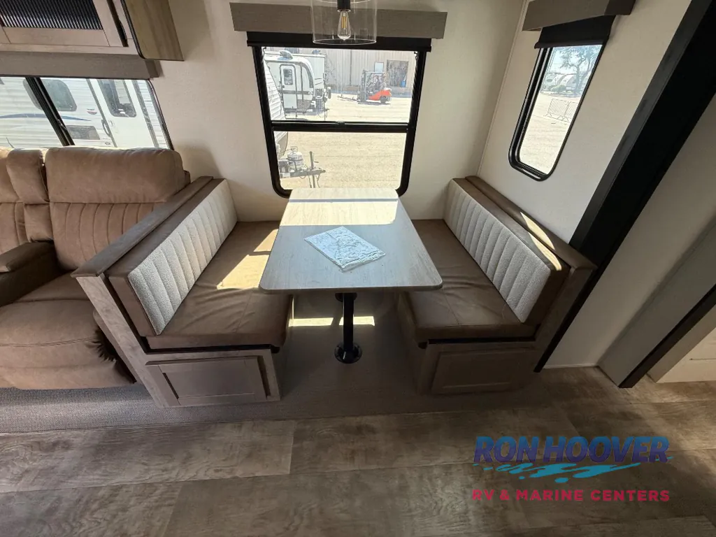 2025 Palomino Puma 337BH, Photos photo 8