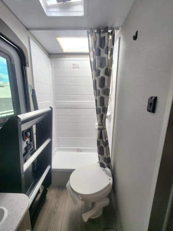 2026 Coachmen Catalina Legacy Edition 273DBHCK, Photos photo 31