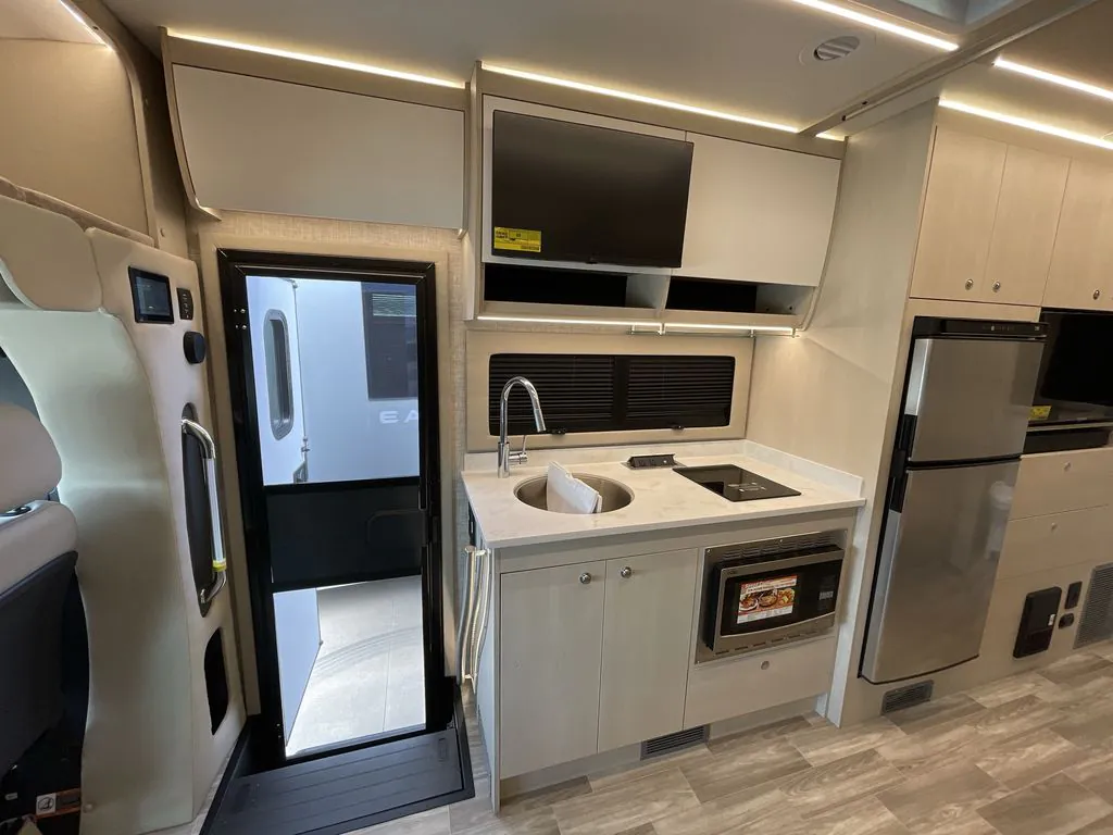 2026 Tiffin Wayfarer 25 XRW, Photos photo 17