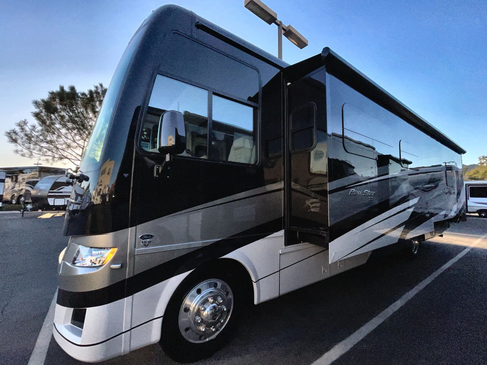 2025 Newmar Bay Star 3629 - Photo 4