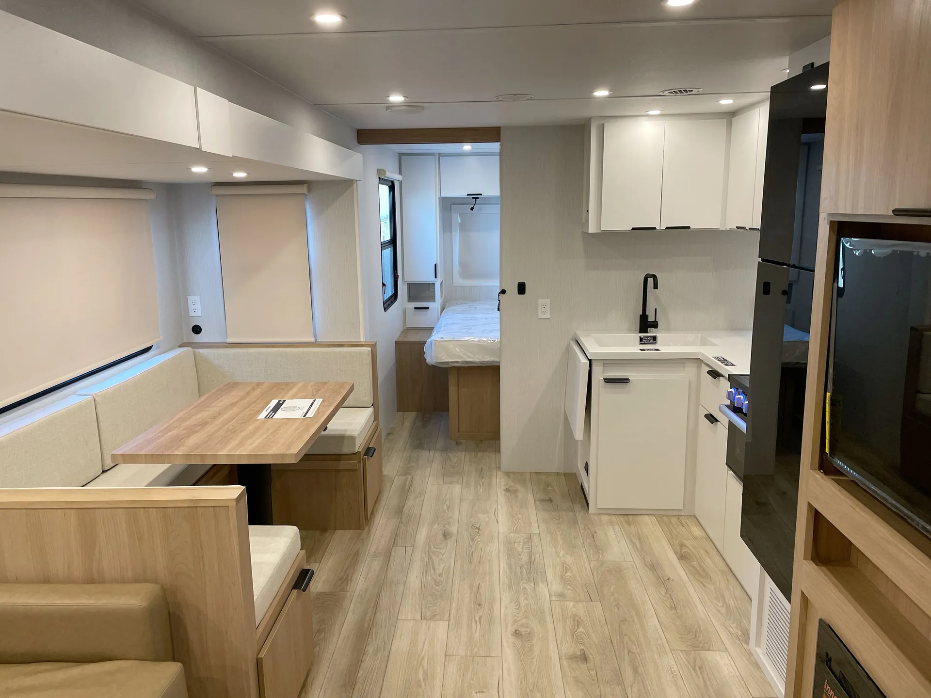 2026 Winnebago Thrive 28BHS — living area main