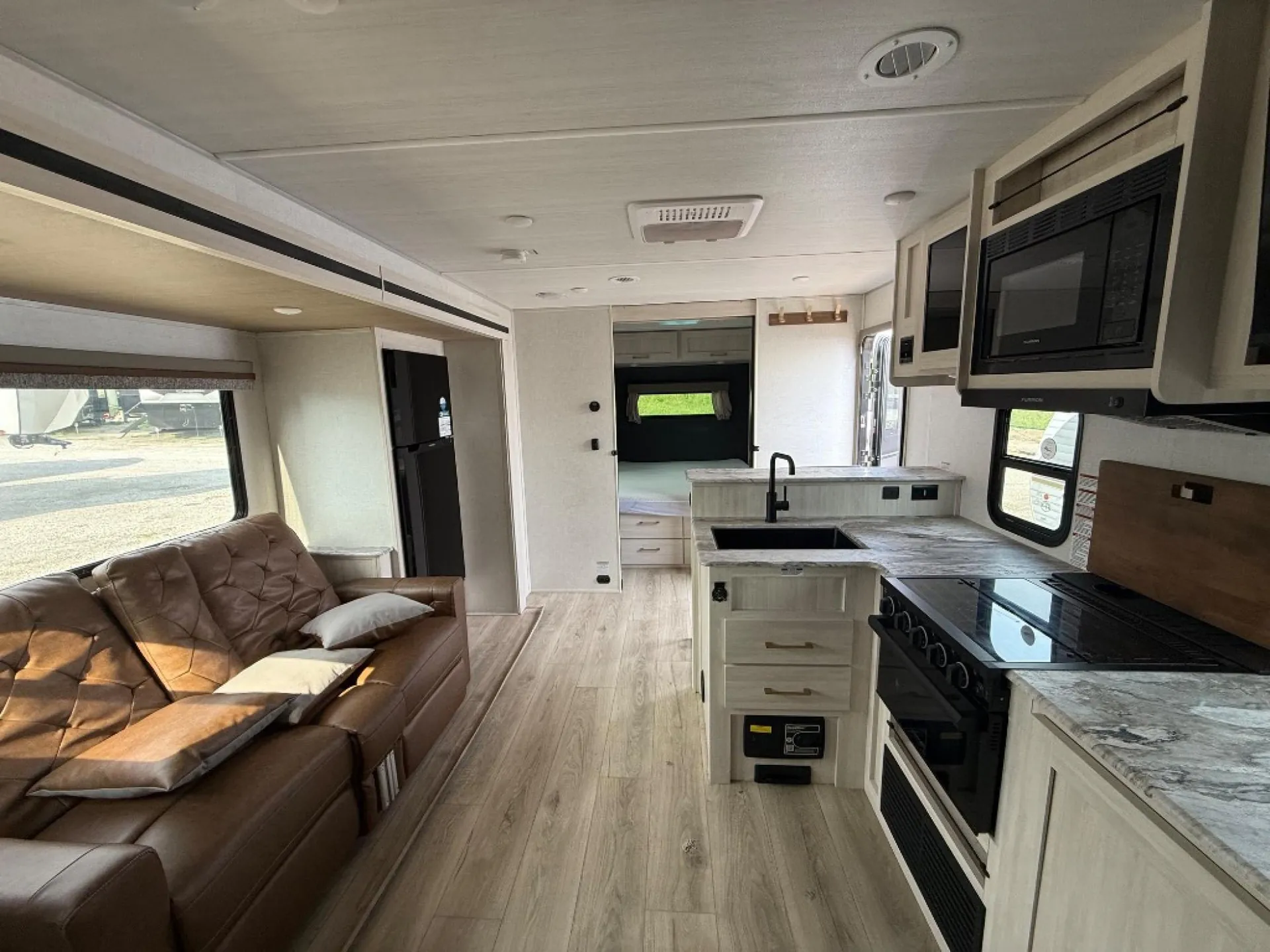 2024 Forest River Surveyor Legend 260BHLE - Photo 4