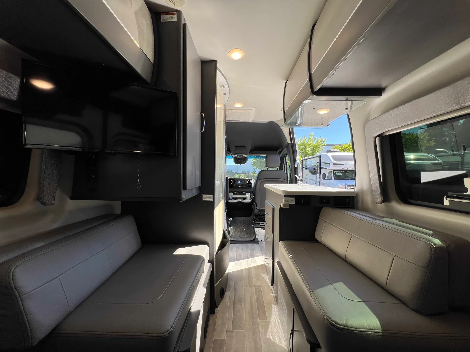 2023 Thor Motor Coach Sanctuary 19P - Photo 4