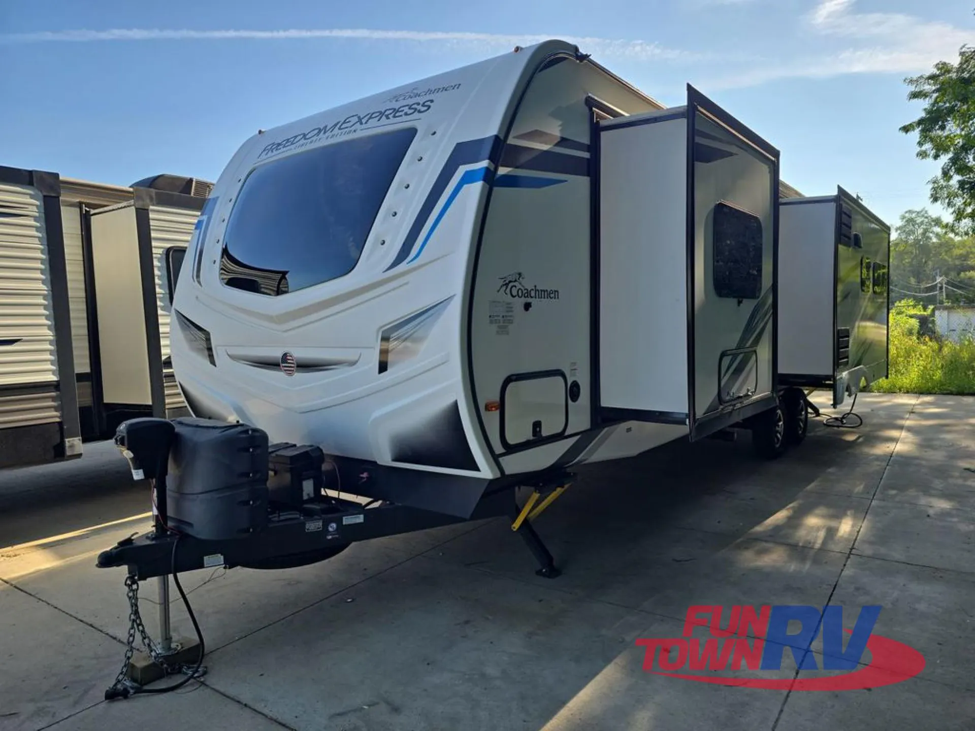 2022 Coachmen Freedom Express Liberty Edition 324RLDSLE - Photo 4