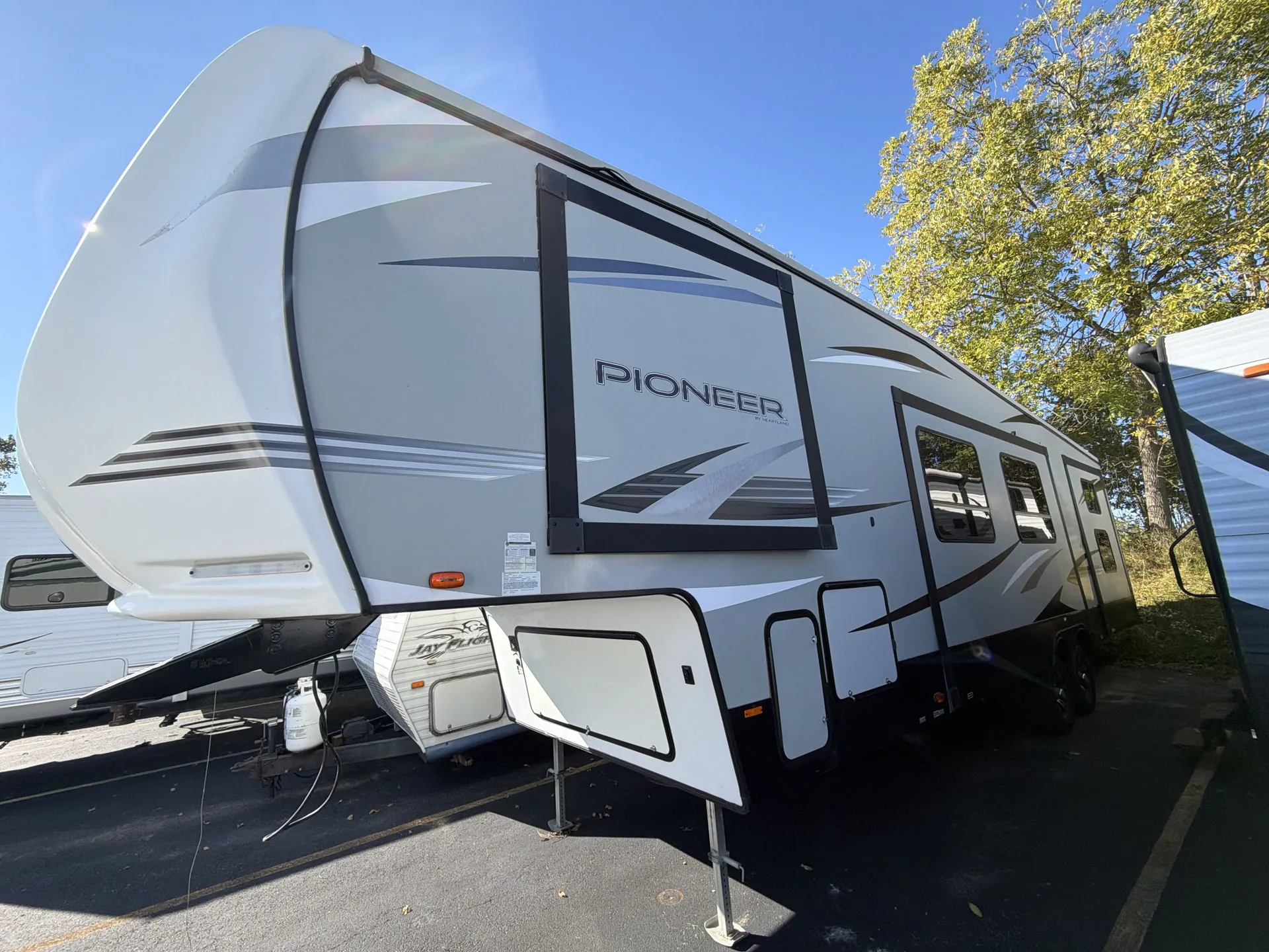2020 Heartland Pioneer 327 - Photo 2
