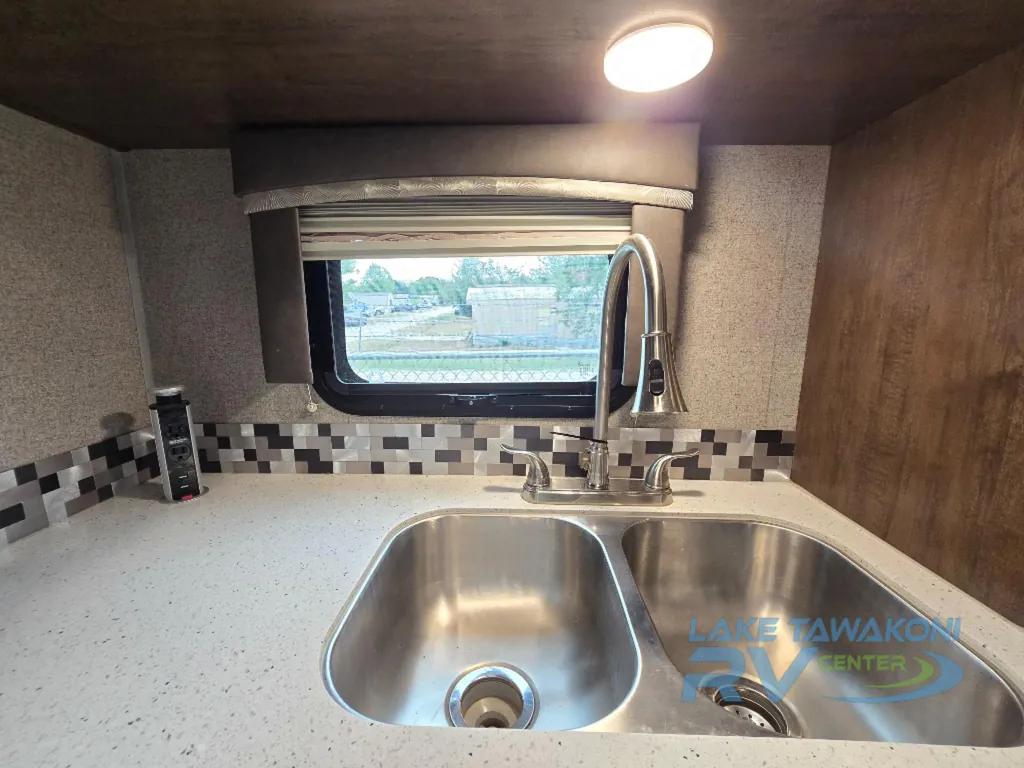 2020 Forest River Rockwood Ultra Lite 2902SW, Photos photo 8