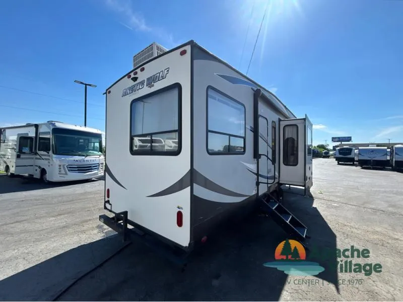 2018 Forest River RV Cherokee Arctic Wolf 305ML6 - Photo 3