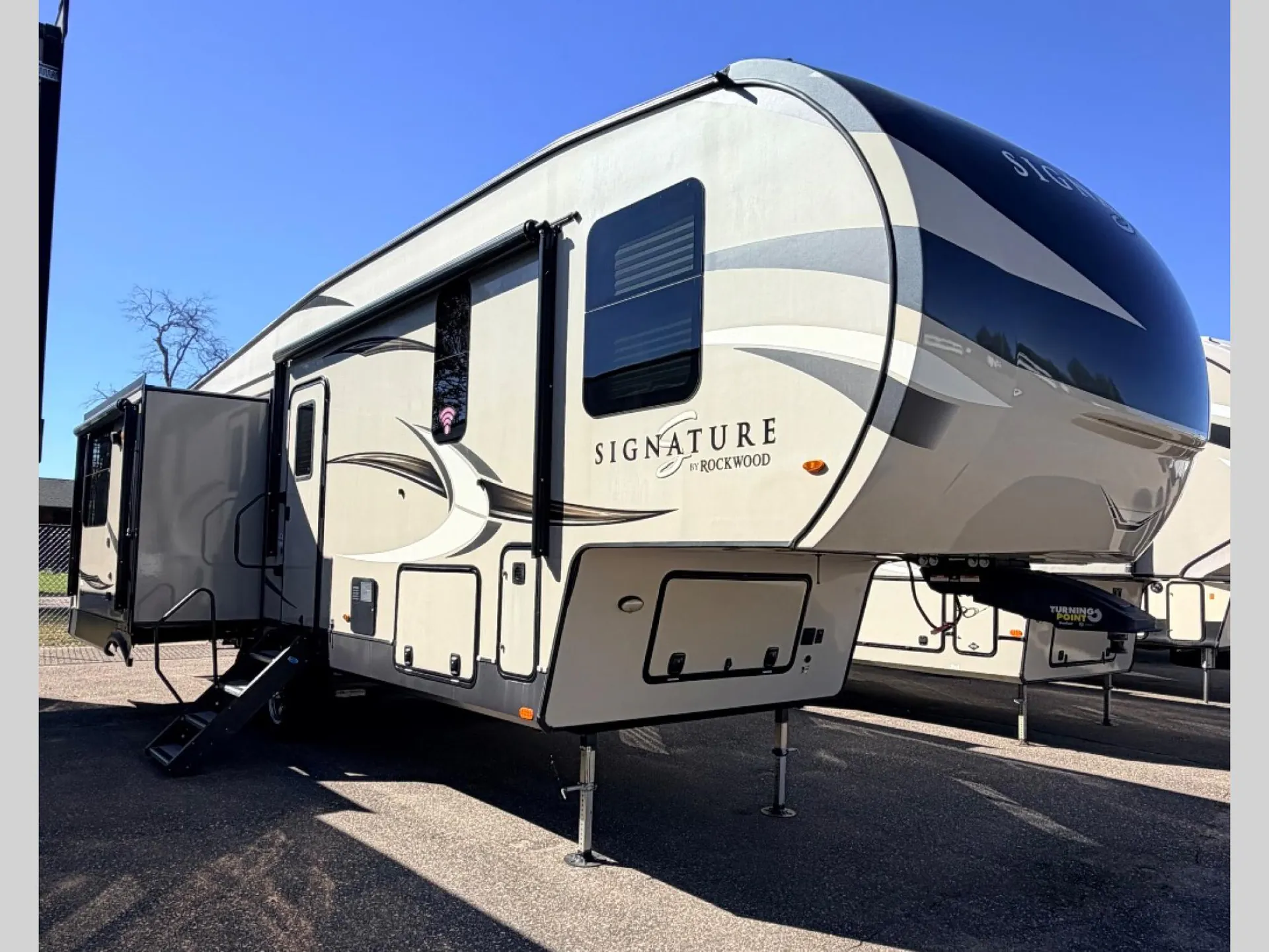 2020 Forest River Rockwood Signature Ultra Lite 8299SB