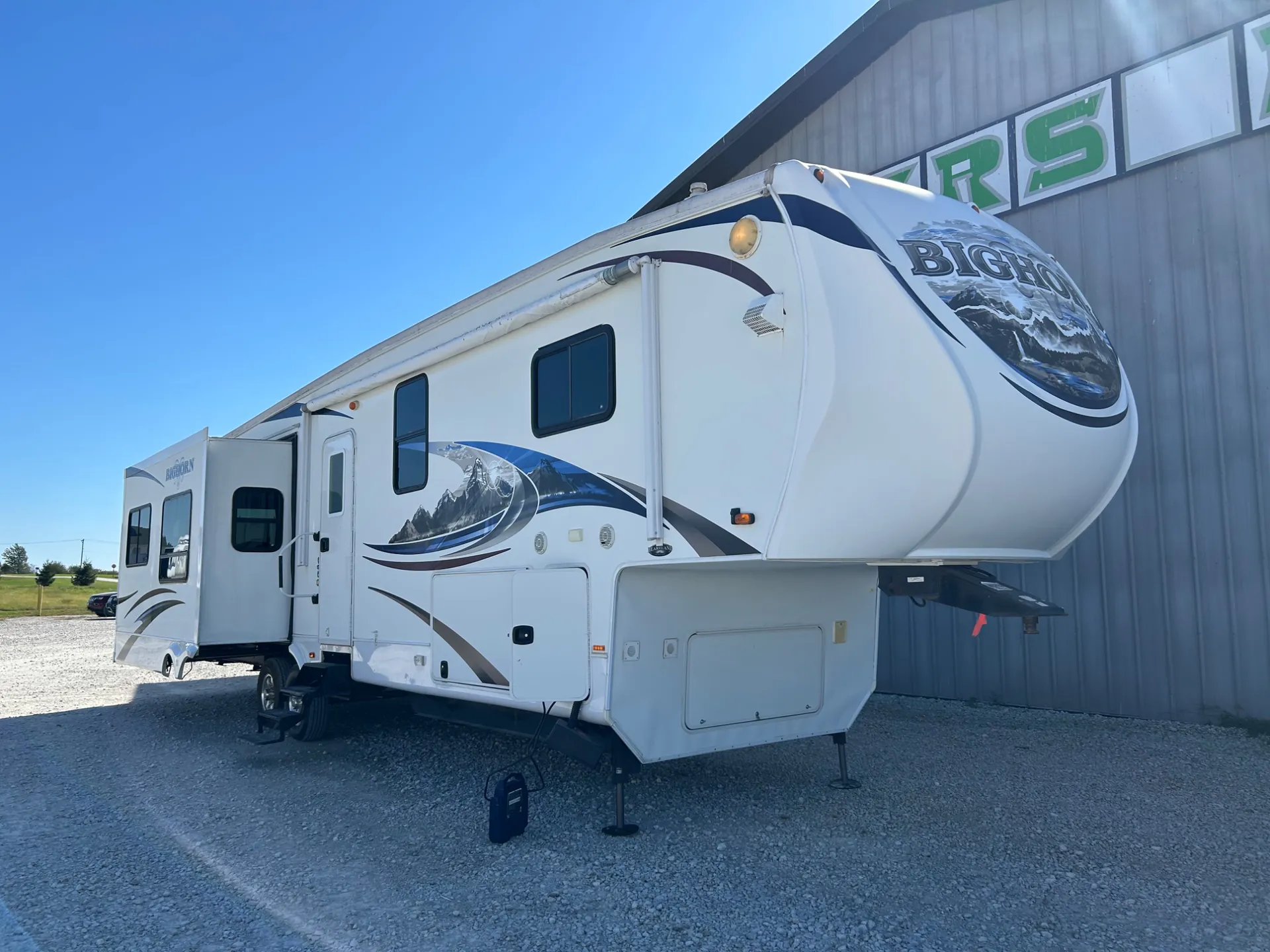 2012 Heartland Bighorn 3010RE - Photo 2