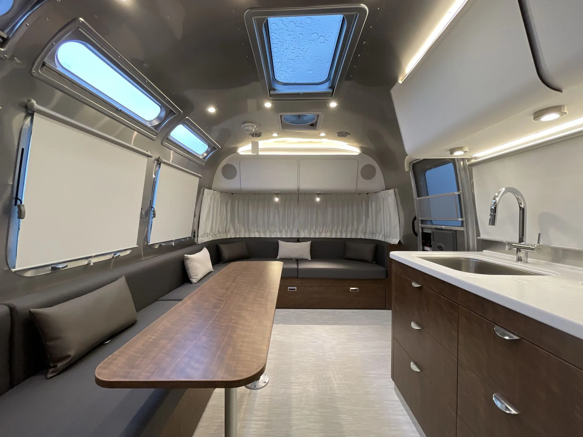 2027 Airstream Globetrotter 30RB Twin - Photo 4