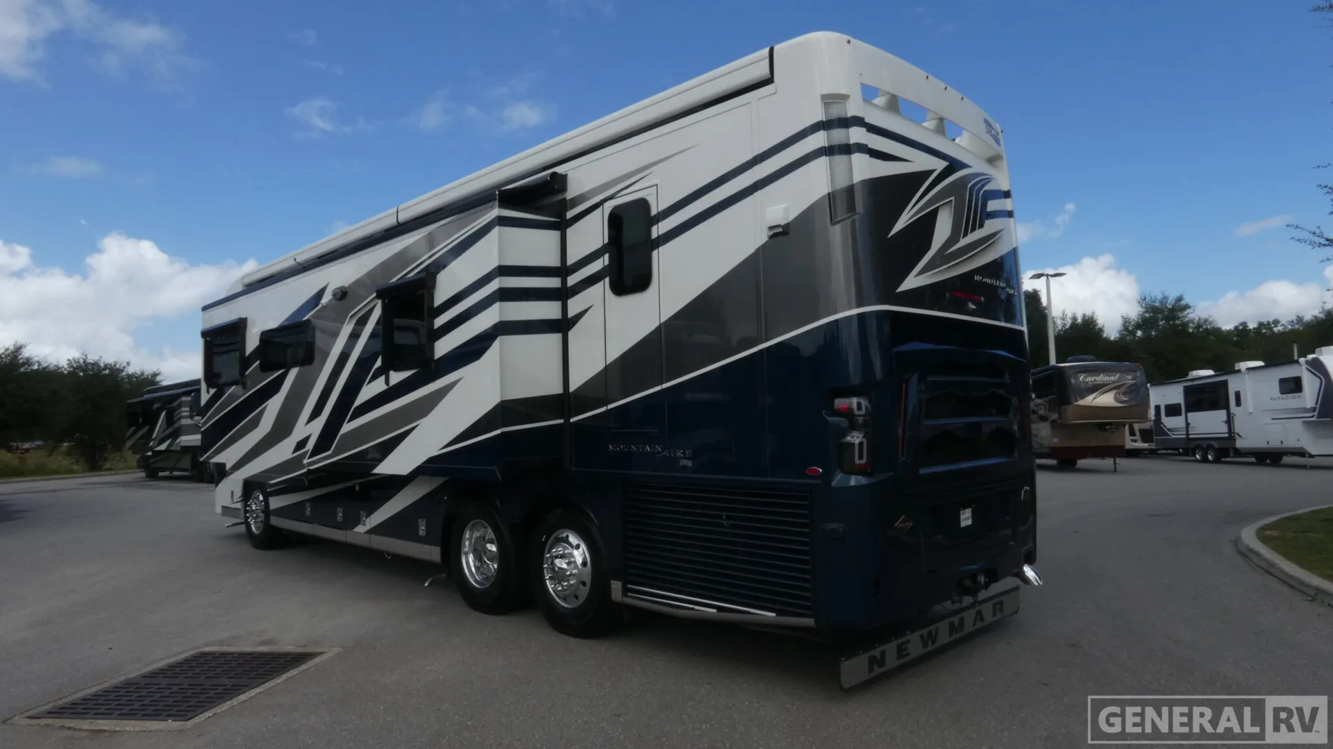 2026 Newmar Mountain Aire 3825 - Photo 4