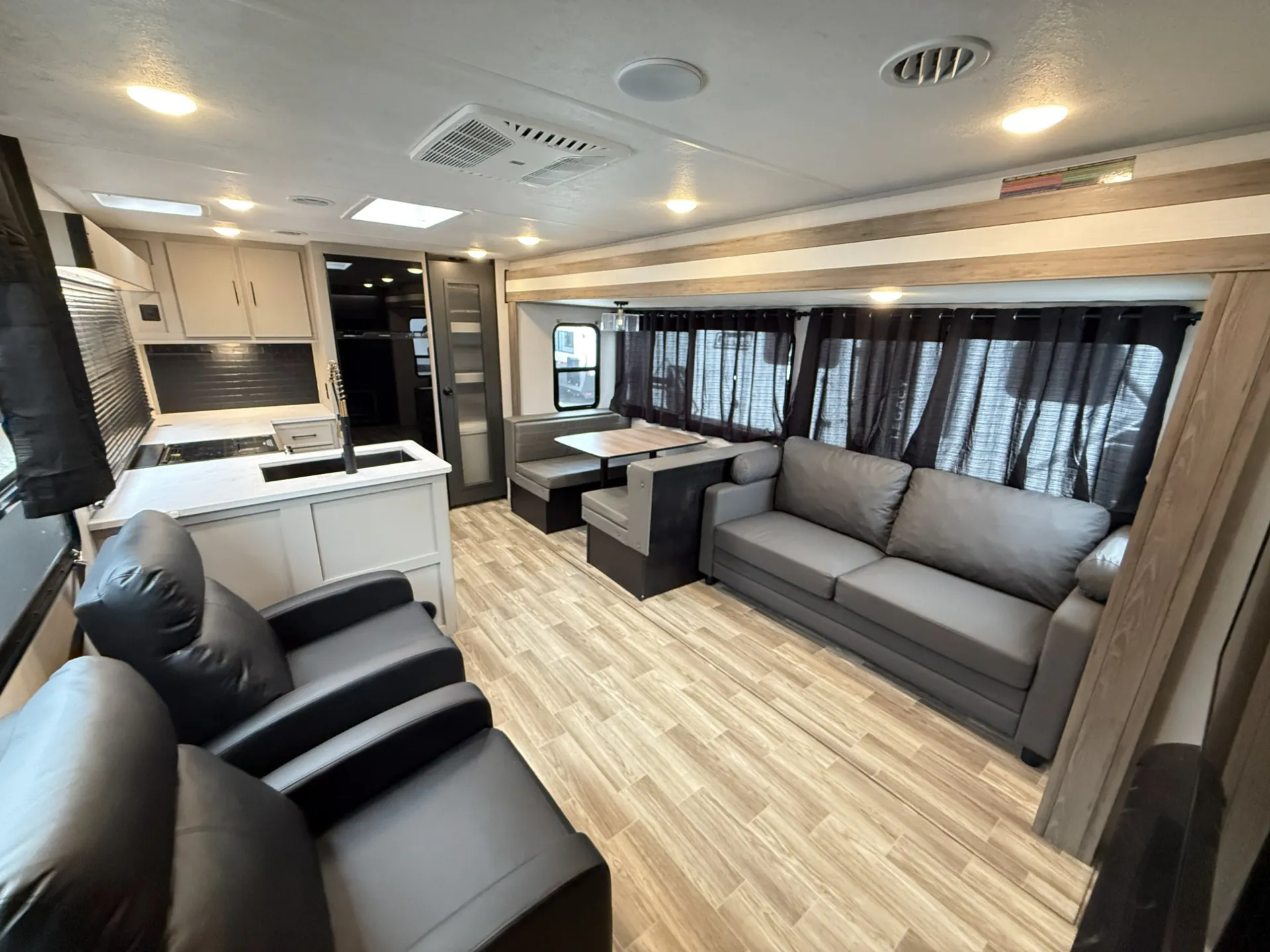 2025 Forest River Vibe 2600RK - Photo 2
