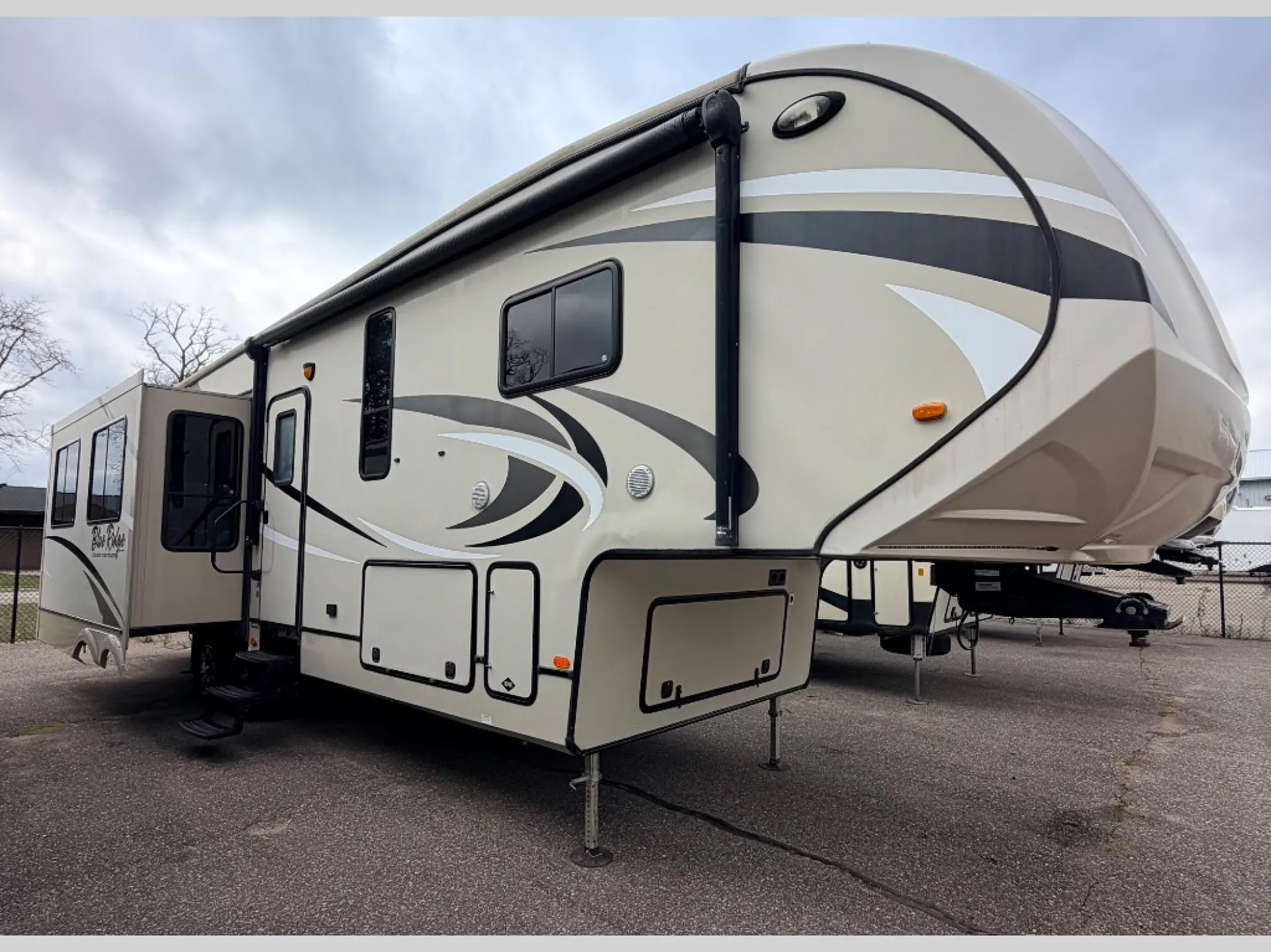 2017 Forest River Blue Ridge Cabin 304SR