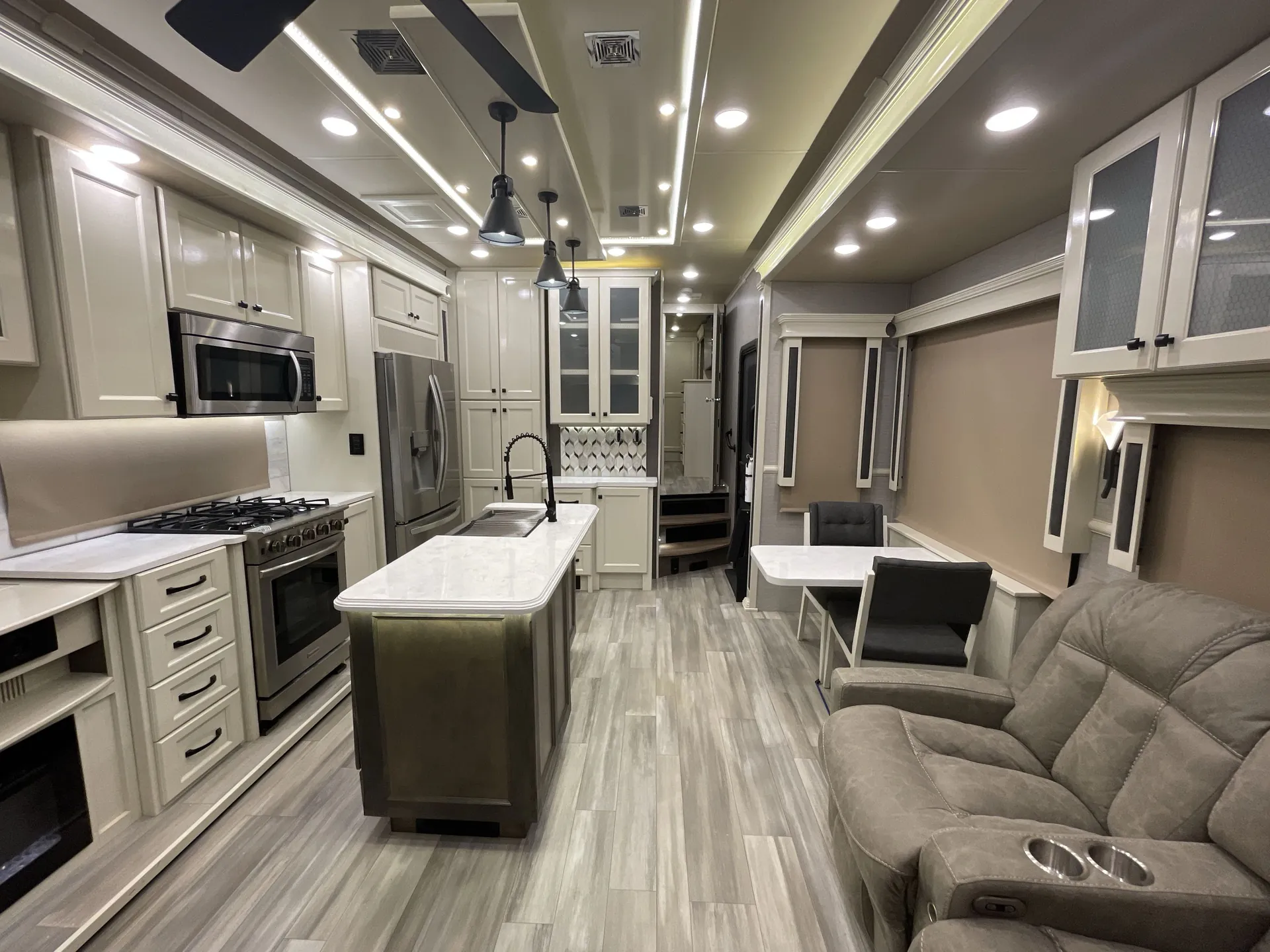 2022 Vanleigh Beacon 34RLB — living area main