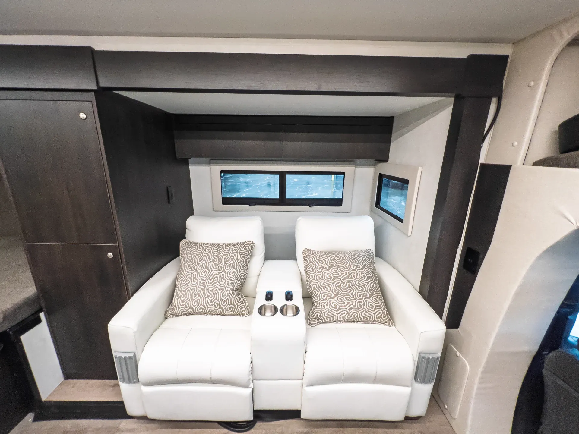 2027 Tiffin Wayfarer 25 PW dealer photo 8 from La Mesa RV Center
