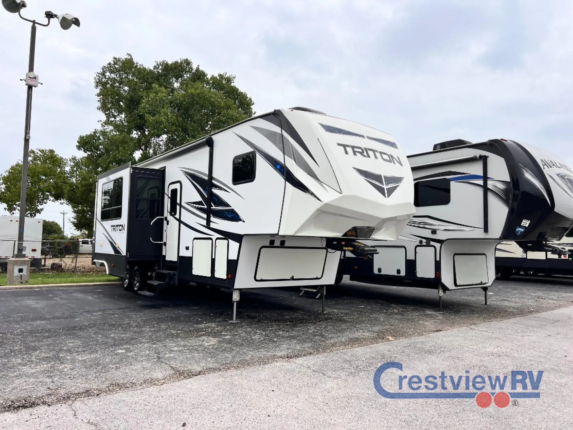 2020 Dutchmen Voltage Triton 3551 - Photo 3