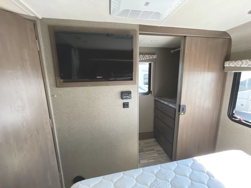 2021 Thor Motor Coach Four Winds 31B, Photos photo 15